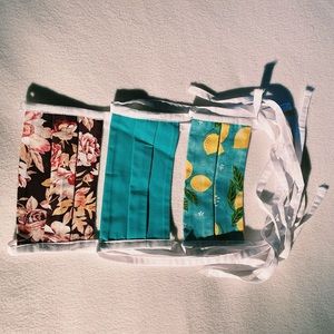 •SOLD• A pack of 3 Reusable 100% Cotton masks